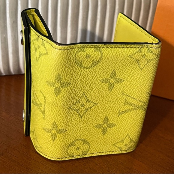 2019 Louis Vuitton Jaune Taigarama Discovery Mini Trifold Wallet - Picture 5 of 16
